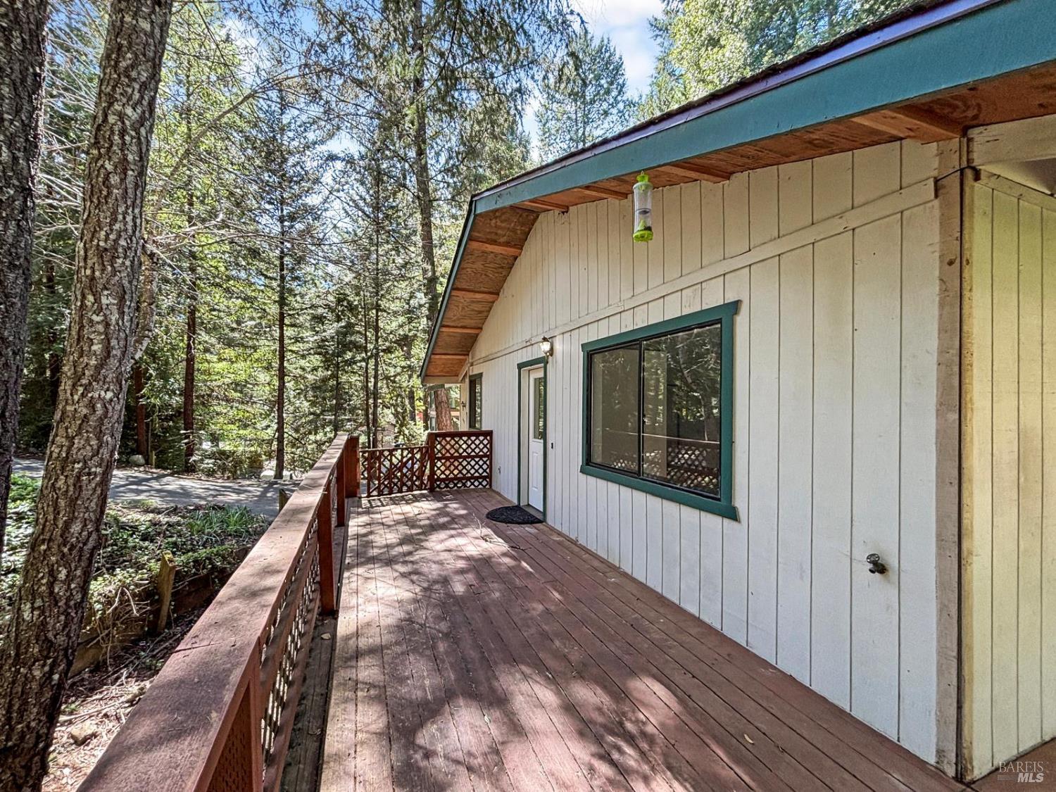 Detail Gallery Image 2 of 11 For 24048 Willow Ln, Willits,  CA 95490 - 3 Beds | 2 Baths