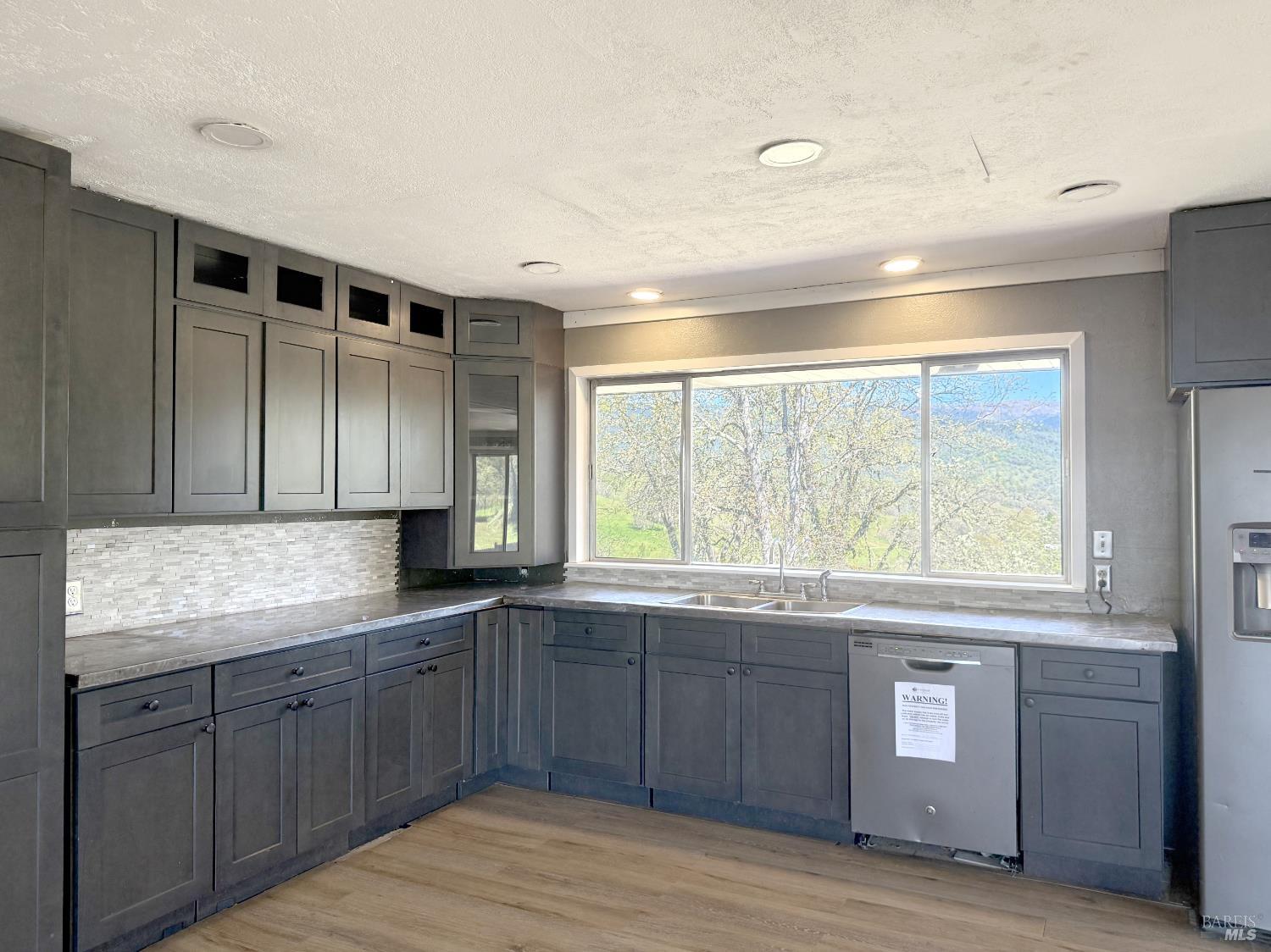 Detail Gallery Image 8 of 32 For 27150 Mendocino Pass Rd, Covelo,  CA 95428 - 2 Beds | 2 Baths