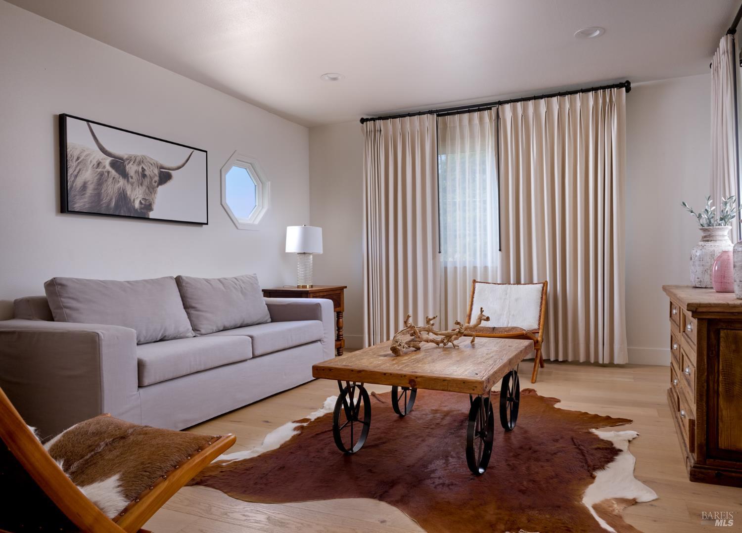 Detail Gallery Image 18 of 22 For 195 Fisher Ln, Sonoma,  CA 95476 - 10 Beds | 9/2 Baths