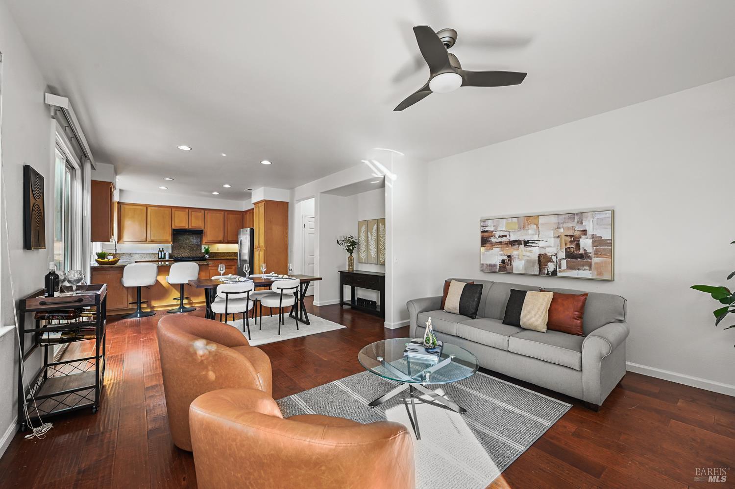 Detail Gallery Image 17 of 51 For 2824 Elk Ln, Santa Rosa,  CA 95407 - 4 Beds | 2/1 Baths