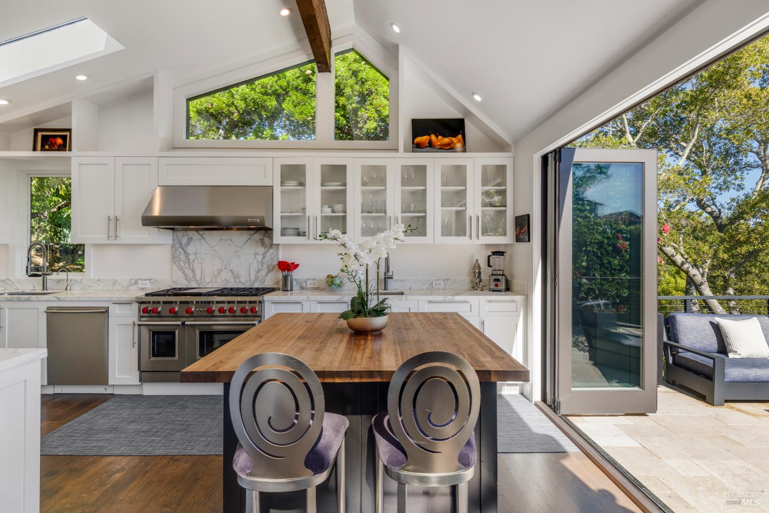 Detail Gallery Image 13 of 52 For 138 Madrona Ave, Belvedere,  CA 94920 - 4 Beds | 3/1 Baths