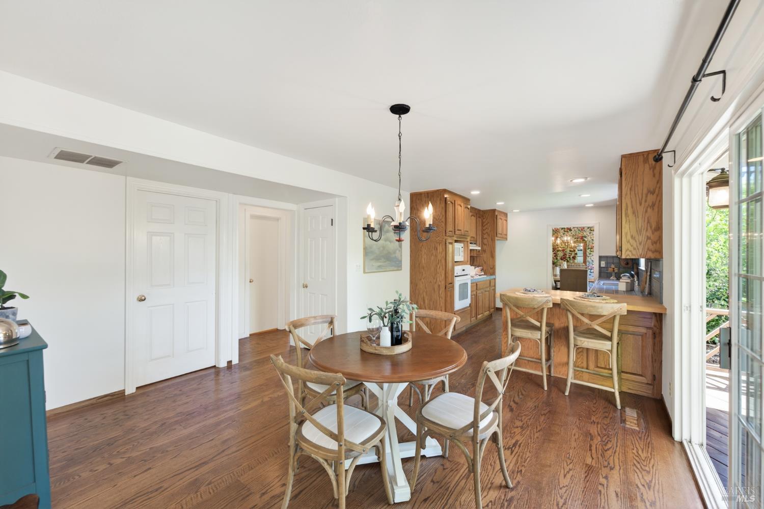 Detail Gallery Image 19 of 67 For 3527 Jomar Dr, Napa,  CA 94558 - 4 Beds | 2/1 Baths