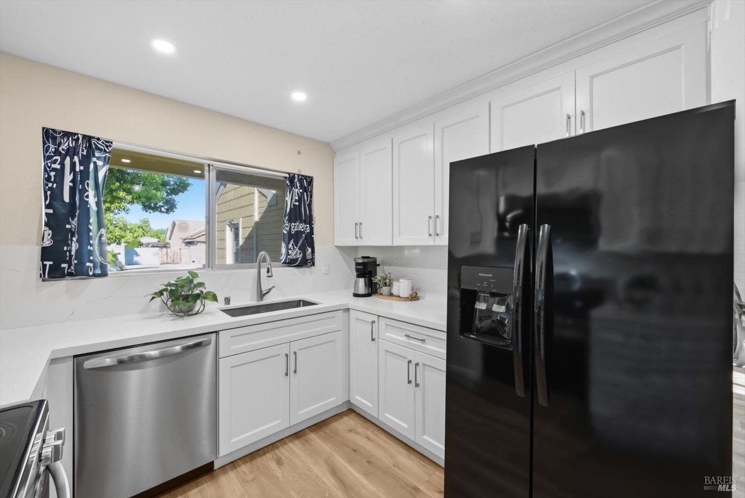 Detail Gallery Image 18 of 76 For 427 Temple Dr, Vacaville,  CA 95687 - 3 Beds | 2 Baths