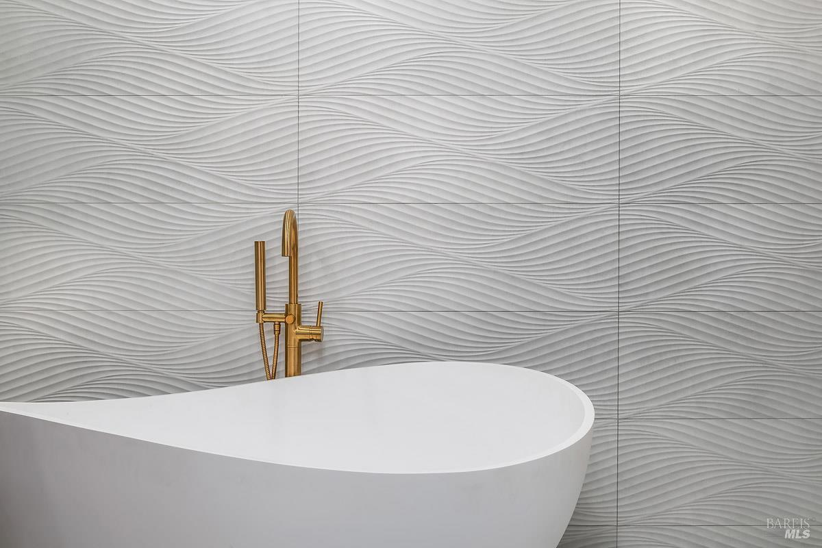 Detail Gallery Image 48 of 93 For 36 Capilano Dr, Novato,  CA 94949 - 5 Beds | 4/1 Baths