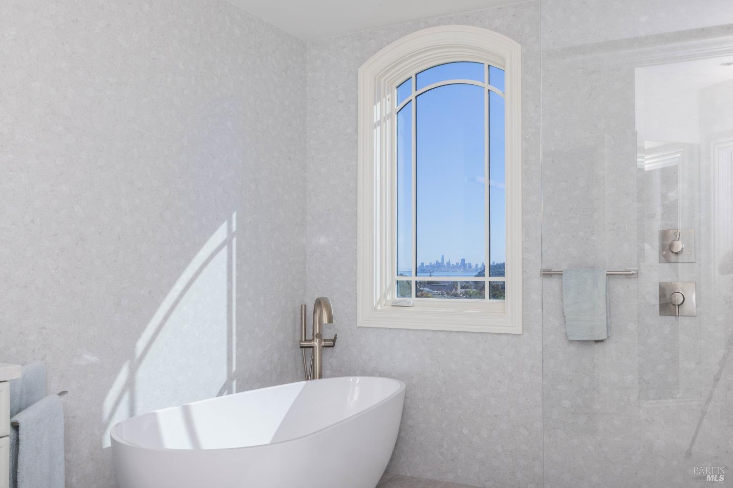 Detail Gallery Image 20 of 41 For 9 Francisco Vista Ct, Tiburon,  CA 94920 - 5 Beds | 4/2 Baths