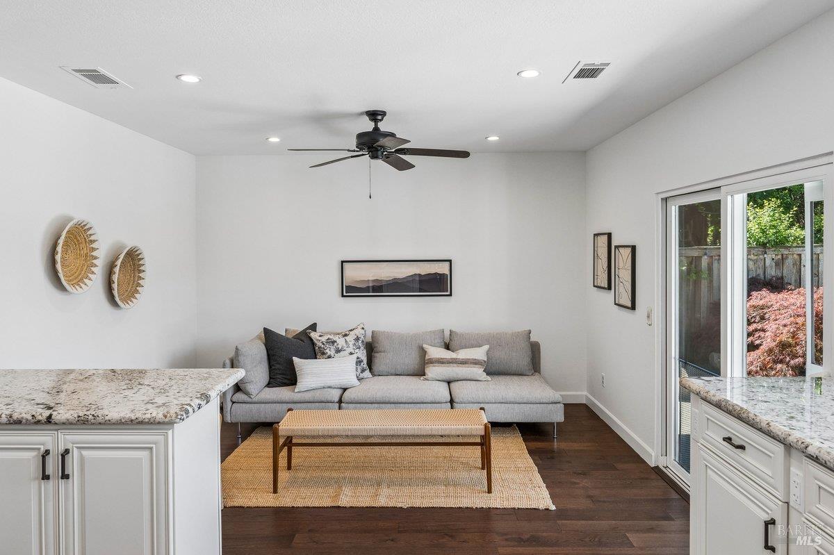 Detail Gallery Image 18 of 47 For 1619 Oneel Dr, Petaluma,  CA 94954 - 3 Beds | 2 Baths