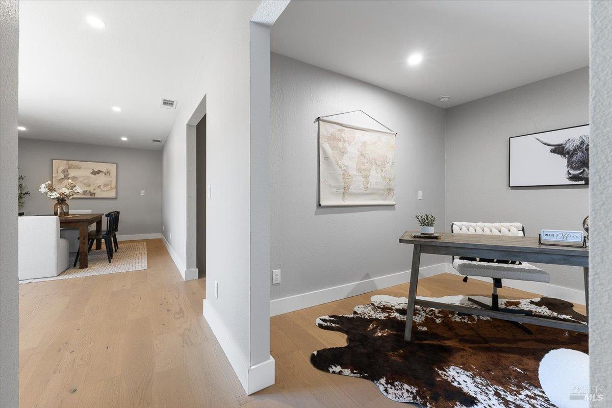 Detail Gallery Image 7 of 37 For 1622 Weaverly Dr, Petaluma,  CA 94954 - 3 Beds | 3 Baths