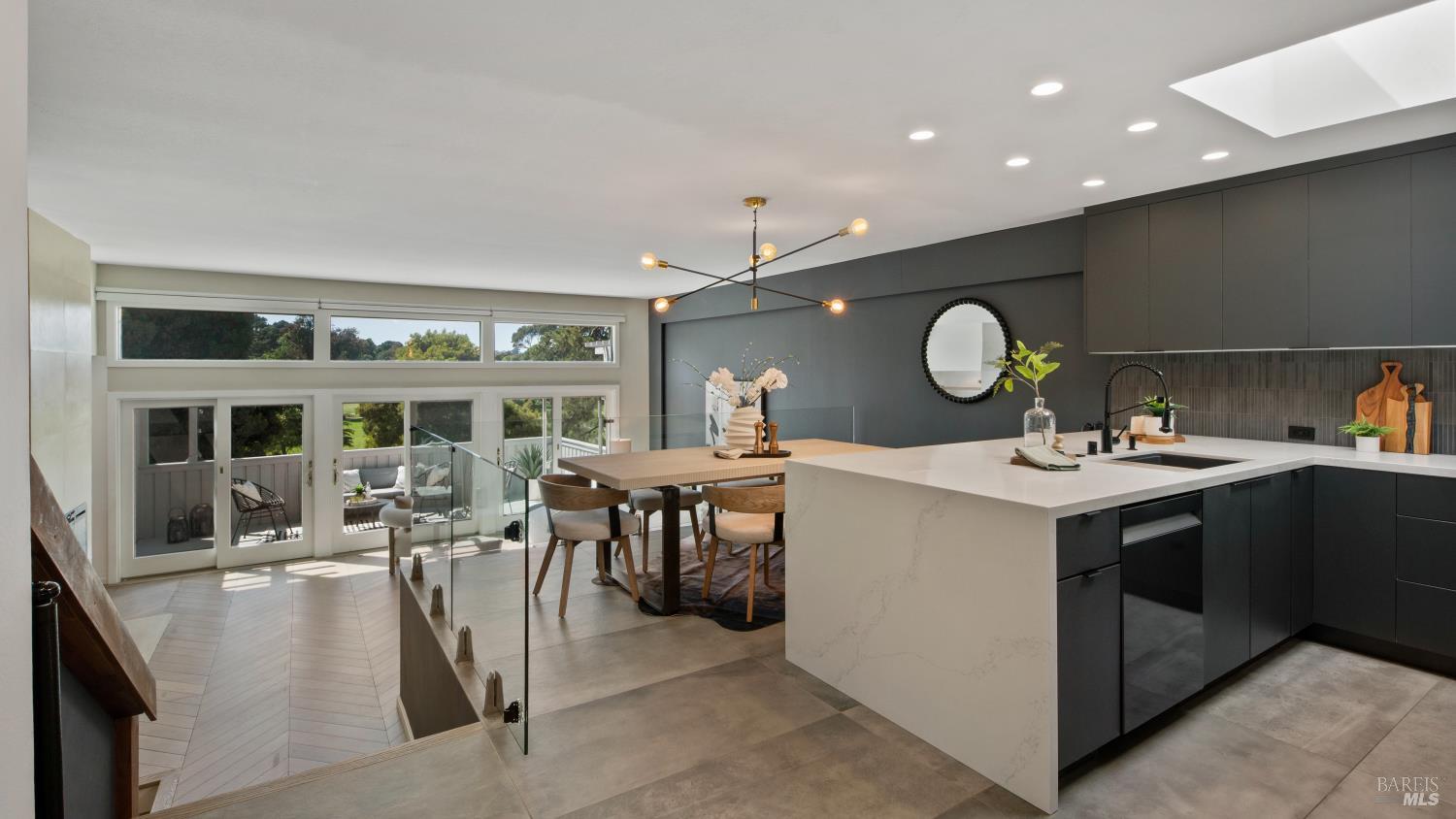 Detail Gallery Image 9 of 36 For 143 Knollwood Dr, San Rafael,  CA 94901 - 3 Beds | 2 Baths