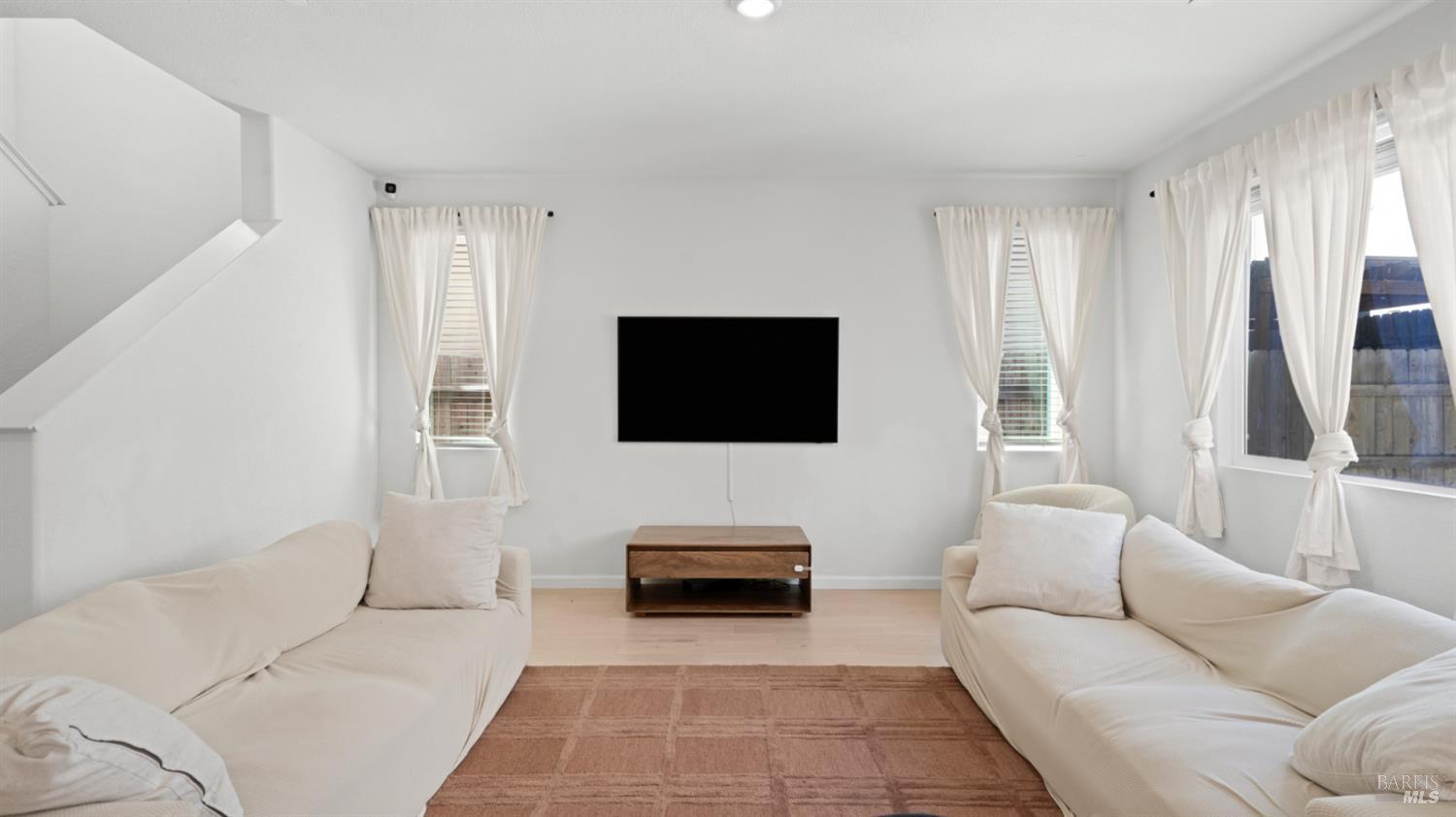 Detail Gallery Image 11 of 41 For 2350 Sheldon Dr, Fairfield,  CA 94533 - 4 Beds | 2/1 Baths