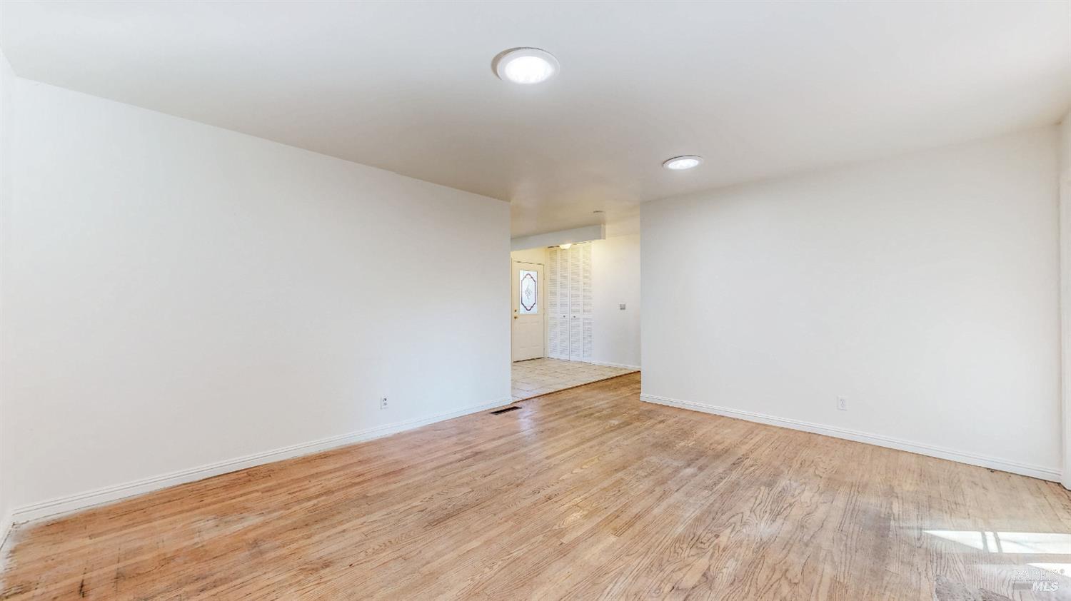 Detail Gallery Image 5 of 34 For 4872 Canyon Dr, Santa Rosa,  CA 95409 - 4 Beds | 2 Baths