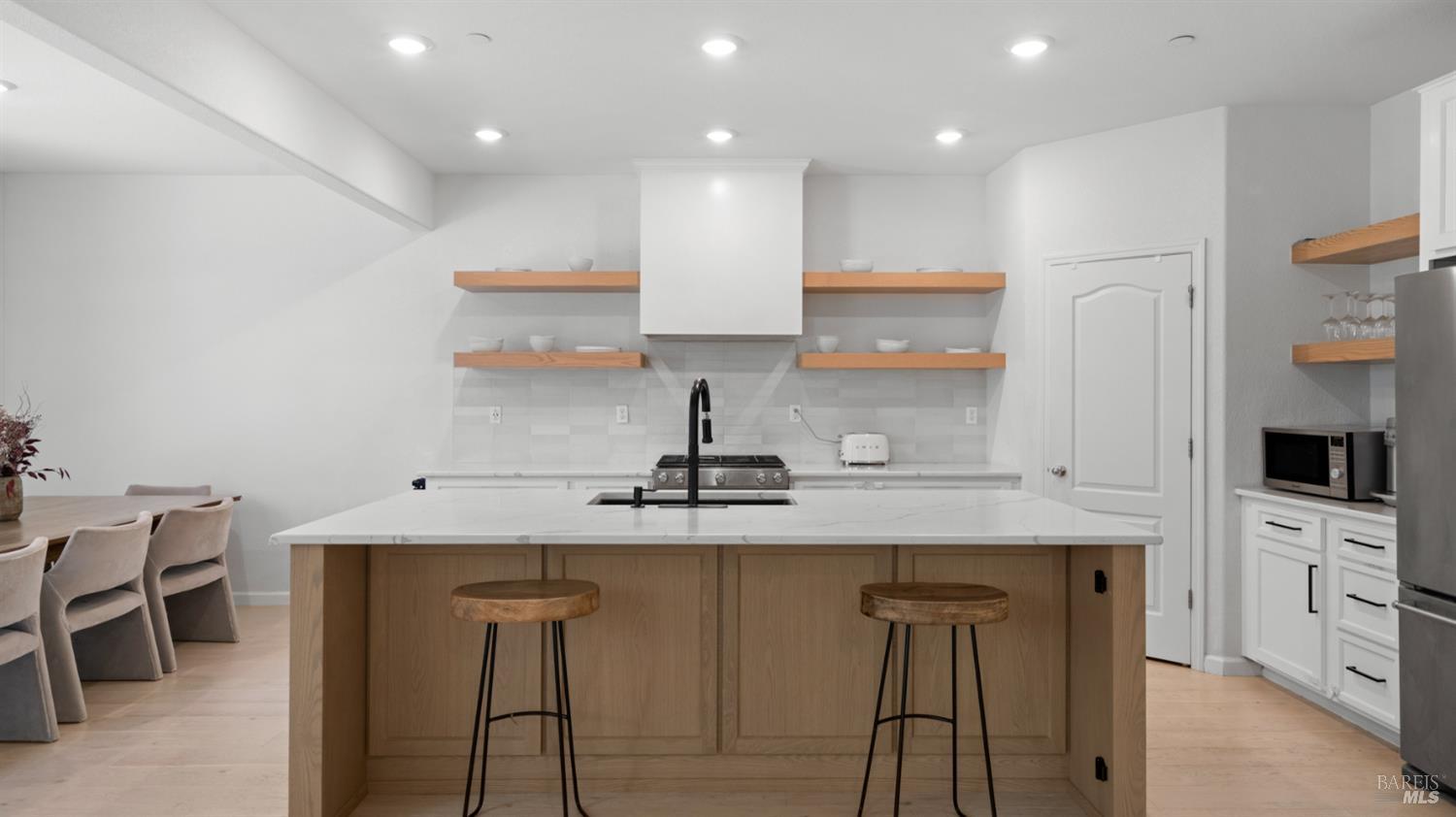 Detail Gallery Image 14 of 41 For 2350 Sheldon Dr, Fairfield,  CA 94533 - 4 Beds | 2/1 Baths