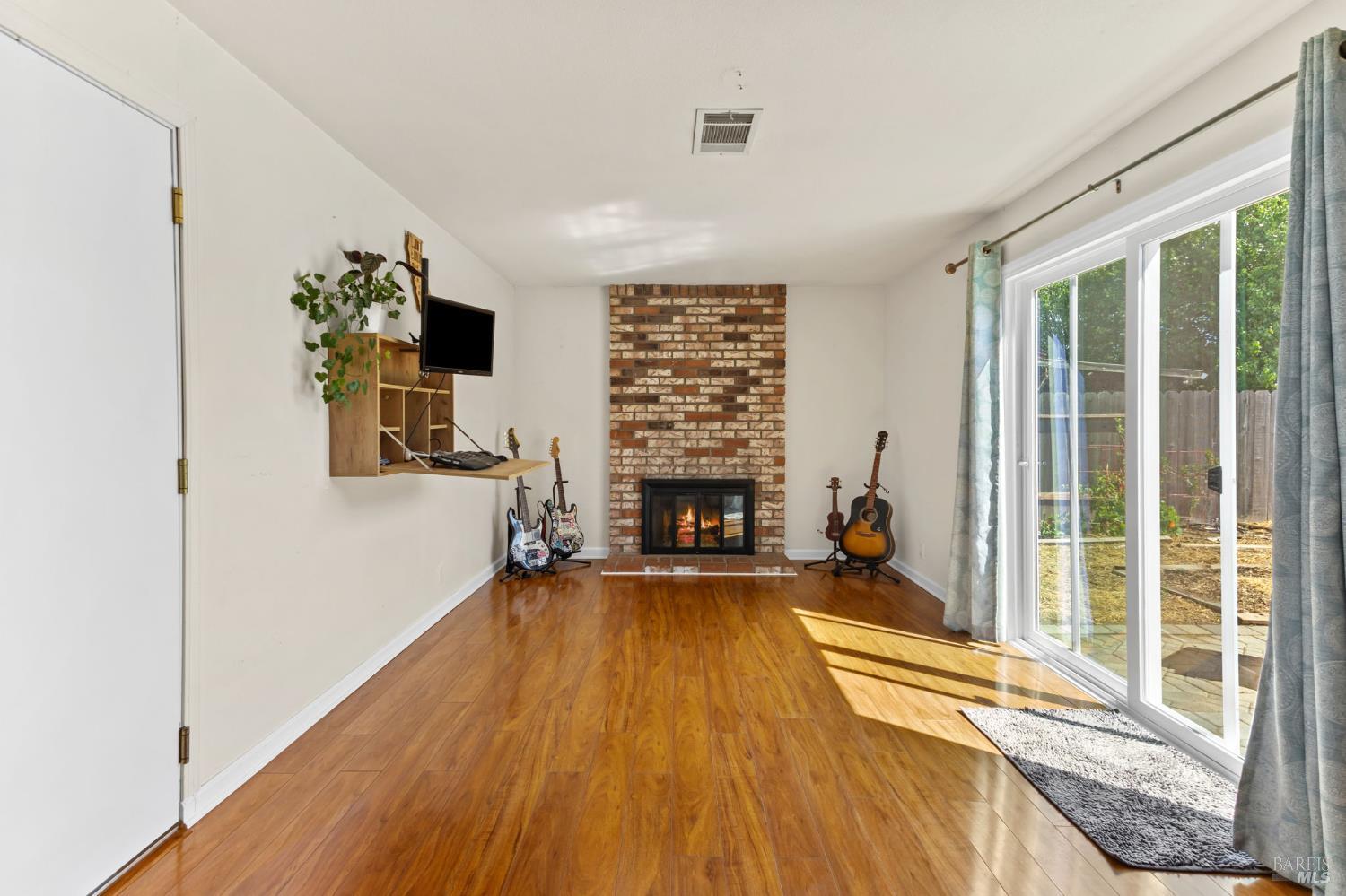 Detail Gallery Image 14 of 36 For 182 Fairview Dr, Vacaville,  CA 95687 - 3 Beds | 2 Baths