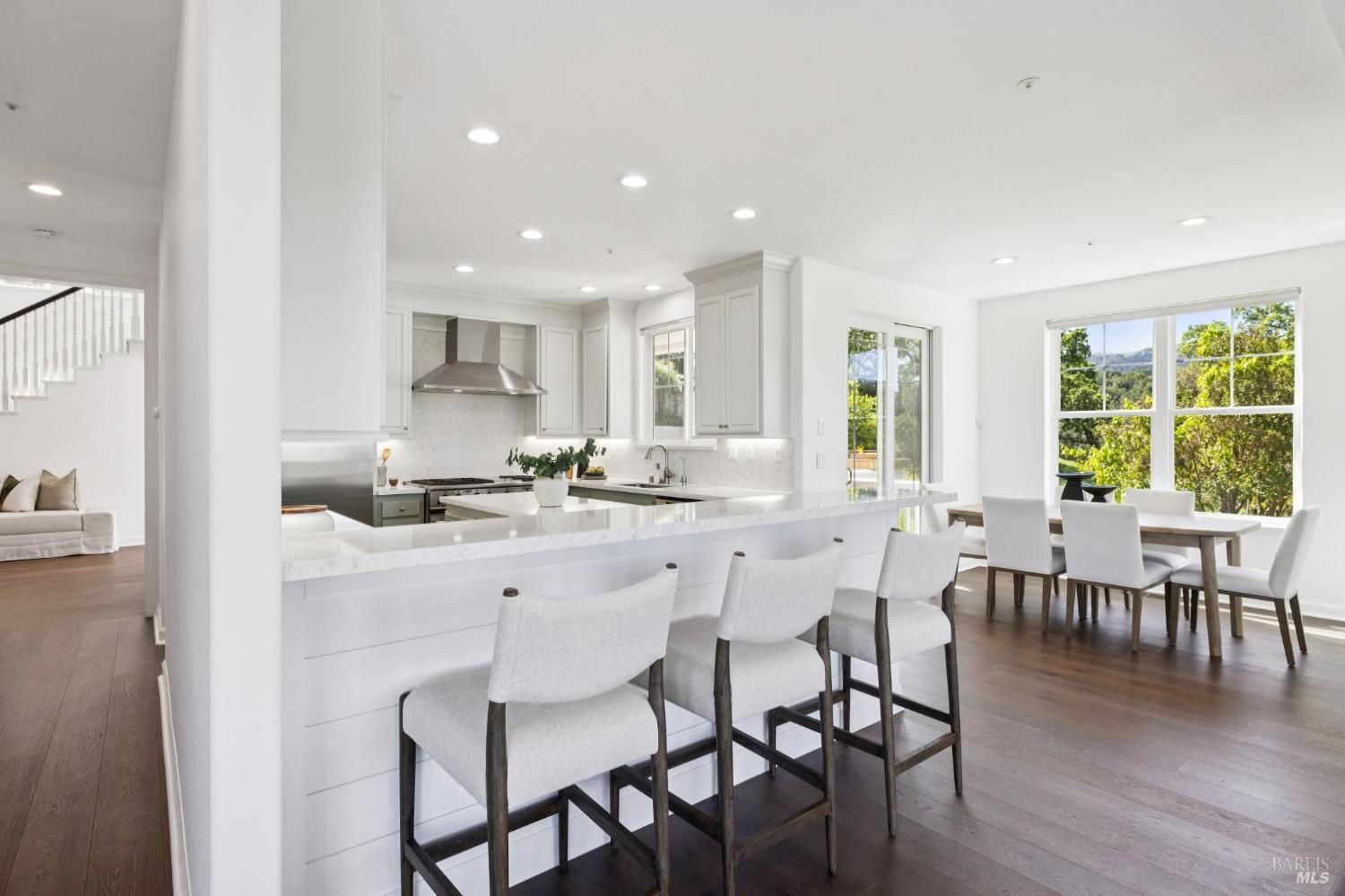 Detail Gallery Image 25 of 99 For 40 Miwok Dr, Novato,  CA 94947 - 5 Beds | 4/1 Baths