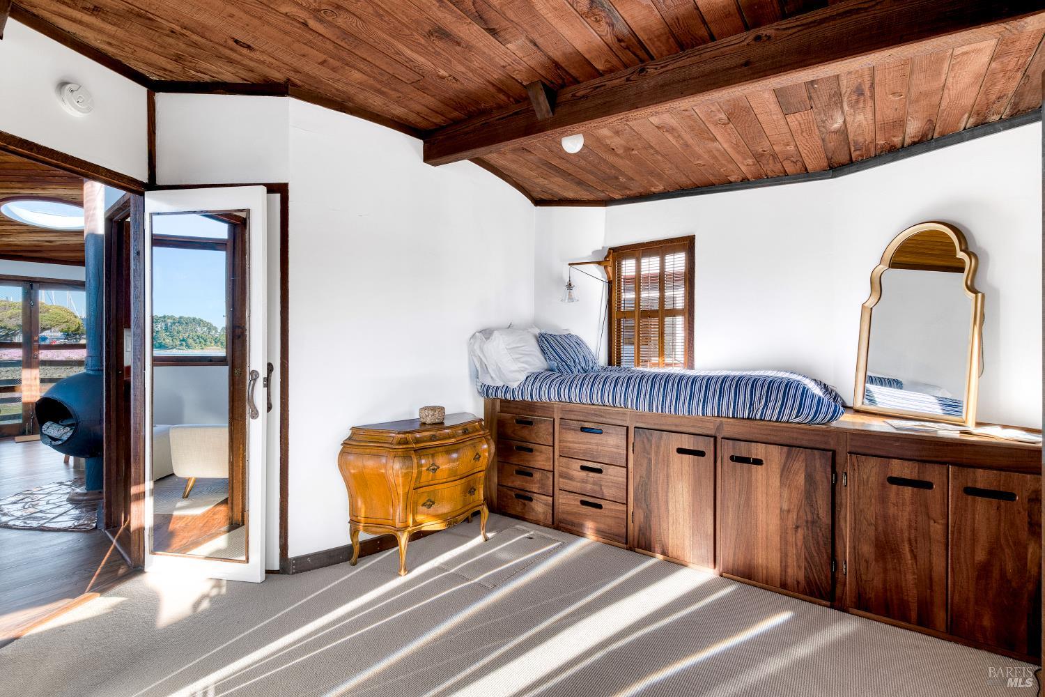 Detail Gallery Image 6 of 33 For 42 E Pier Unkn, Sausalito,  CA 94965 - 1 Beds | 1 Baths