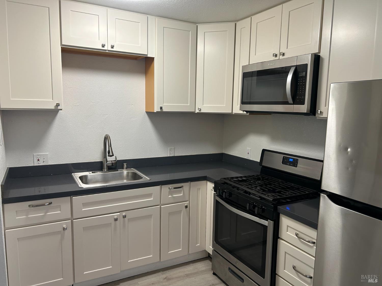 Detail Gallery Image 2 of 8 For 1335 Jack London Dr, Vallejo,  CA 94589 - 2 Beds | 2 Baths