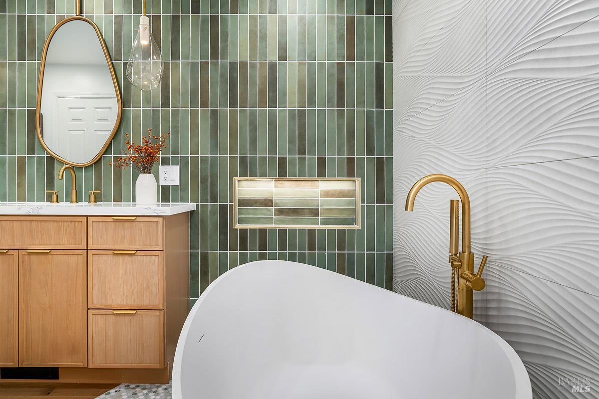 Detail Gallery Image 47 of 93 For 36 Capilano Dr, Novato,  CA 94949 - 5 Beds | 4/1 Baths