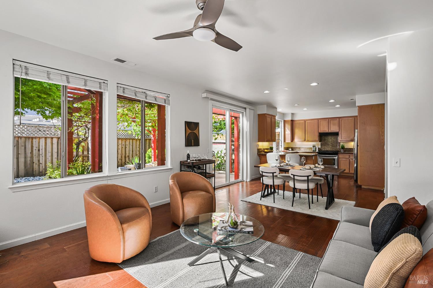 Detail Gallery Image 15 of 51 For 2824 Elk Ln, Santa Rosa,  CA 95407 - 4 Beds | 2/1 Baths