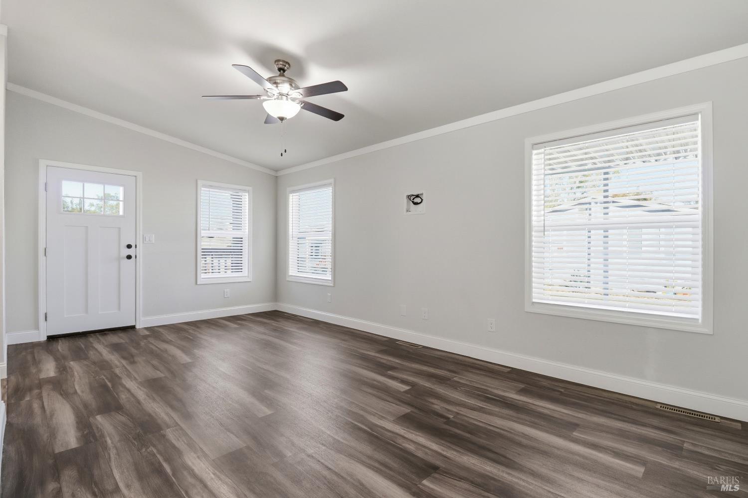 Detail Gallery Image 10 of 27 For 302 Floral Dr, Cotati,  CA 94931 - 2 Beds | 2 Baths