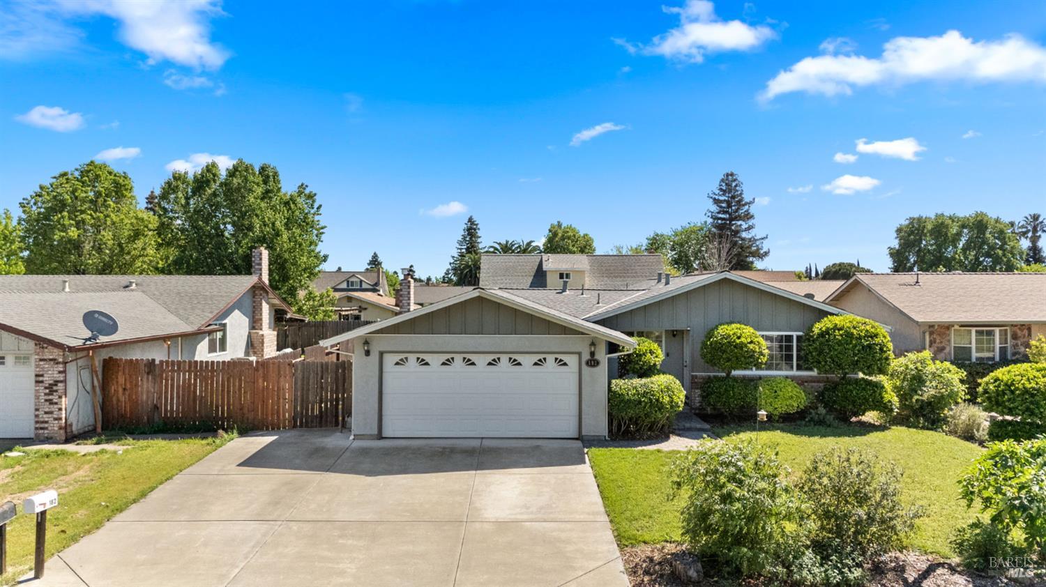 Detail Gallery Image 4 of 36 For 182 Fairview Dr, Vacaville,  CA 95687 - 3 Beds | 2 Baths