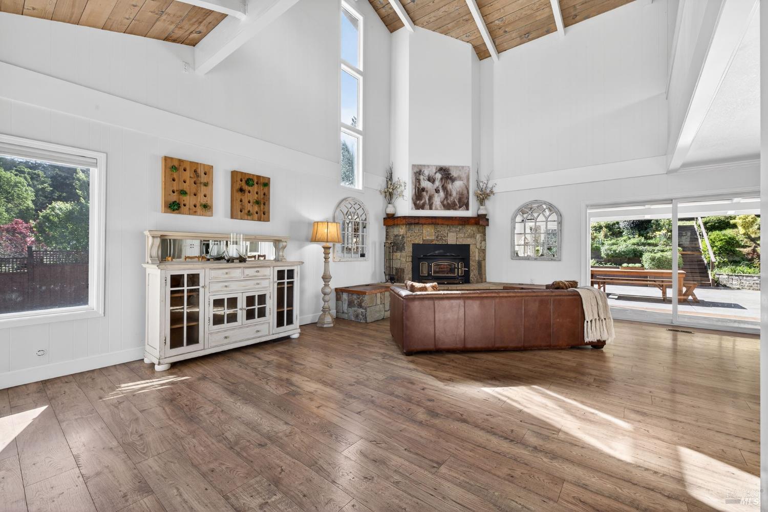 Detail Gallery Image 12 of 82 For 433 San Geronimo Valley Dr, San Geronimo,  CA 94963 - 4 Beds | 2/1 Baths