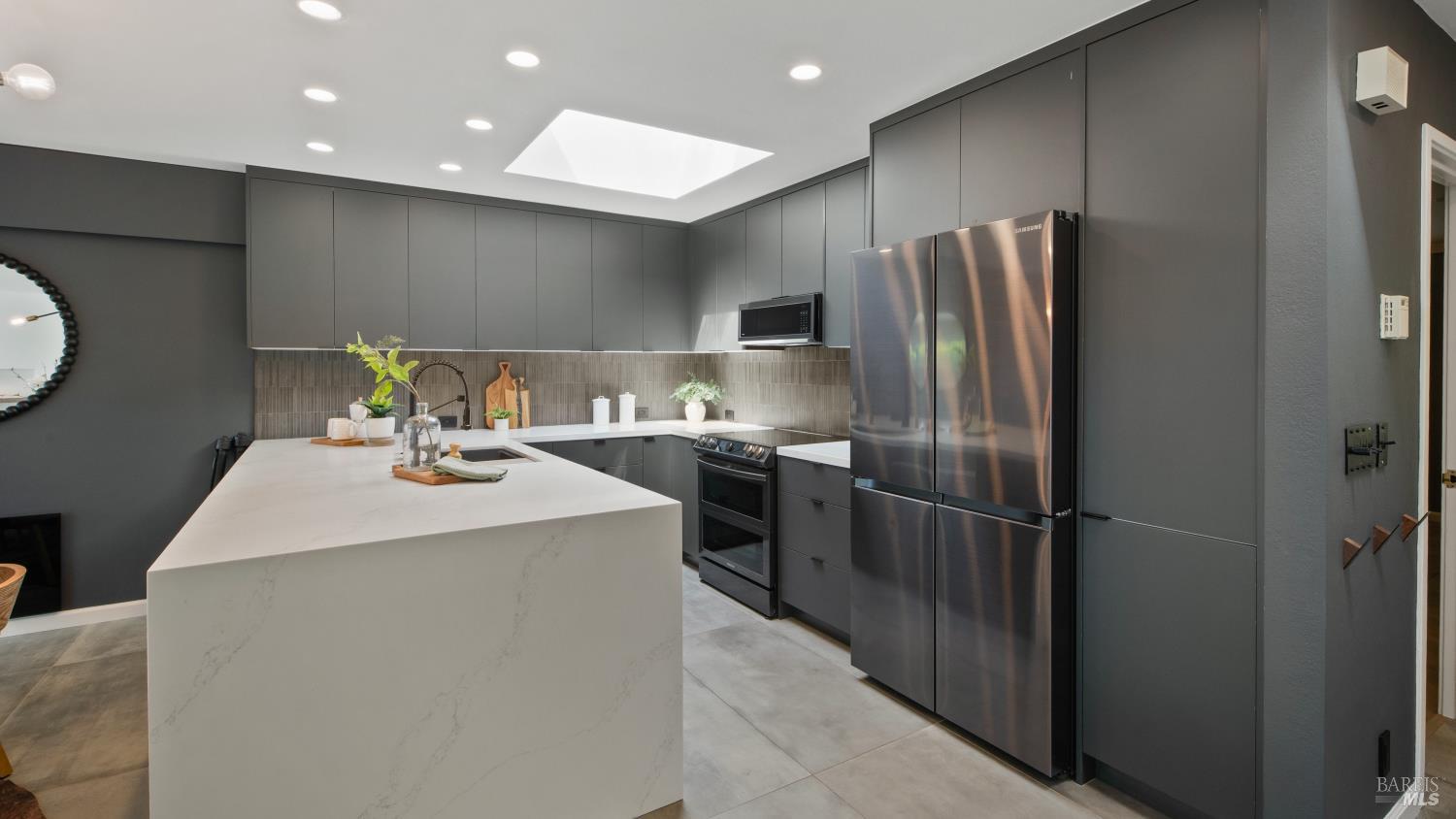 Detail Gallery Image 8 of 36 For 143 Knollwood Dr, San Rafael,  CA 94901 - 3 Beds | 2 Baths