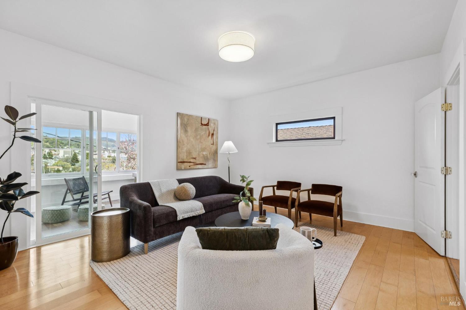 Detail Gallery Image 10 of 28 For 44 Martens Blvd, San Rafael,  CA 94901 - 5 Beds | 2/1 Baths