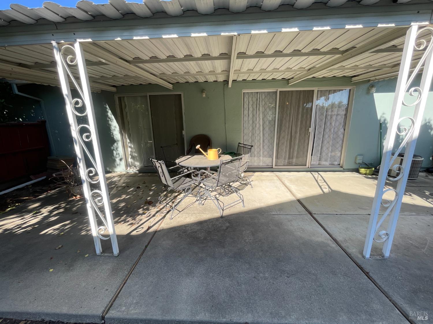 Detail Gallery Image 3 of 5 For 144 Monterey Dr, Vacaville,  CA 95687 - 2 Beds | 1/1 Baths