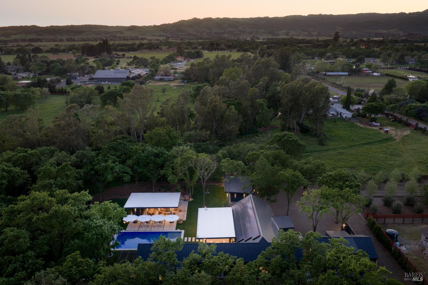 Detail Gallery Image 10 of 22 For 195 Fisher Ln, Sonoma,  CA 95476 - 10 Beds | 9/2 Baths