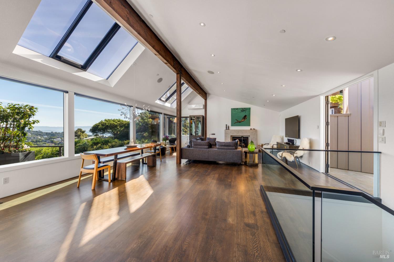 Detail Gallery Image 8 of 52 For 138 Madrona Ave, Belvedere,  CA 94920 - 4 Beds | 3/1 Baths