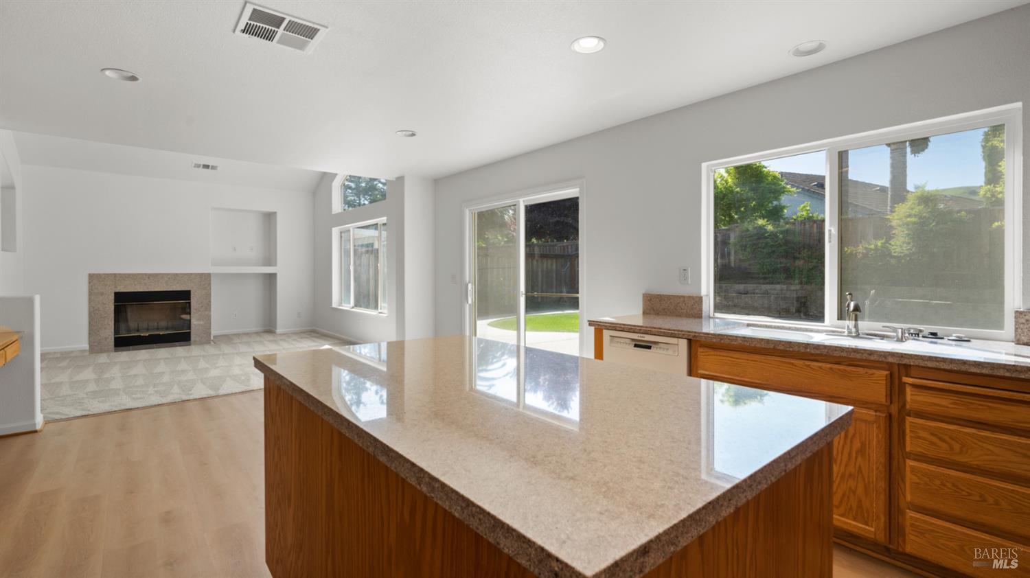 Detail Gallery Image 25 of 49 For 587 Abbey Dr, Fairfield,  CA 94534 - 3 Beds | 3 Baths