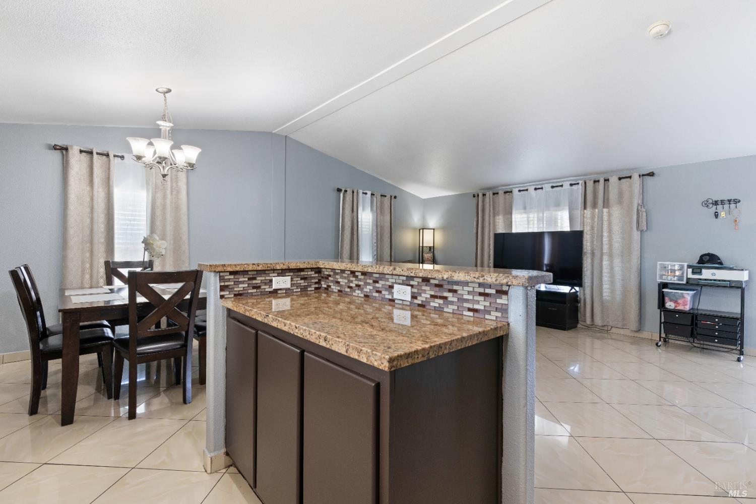 Detail Gallery Image 16 of 34 For 3900 N State St 1, Ukiah,  CA 95482 - 3 Beds | 2 Baths