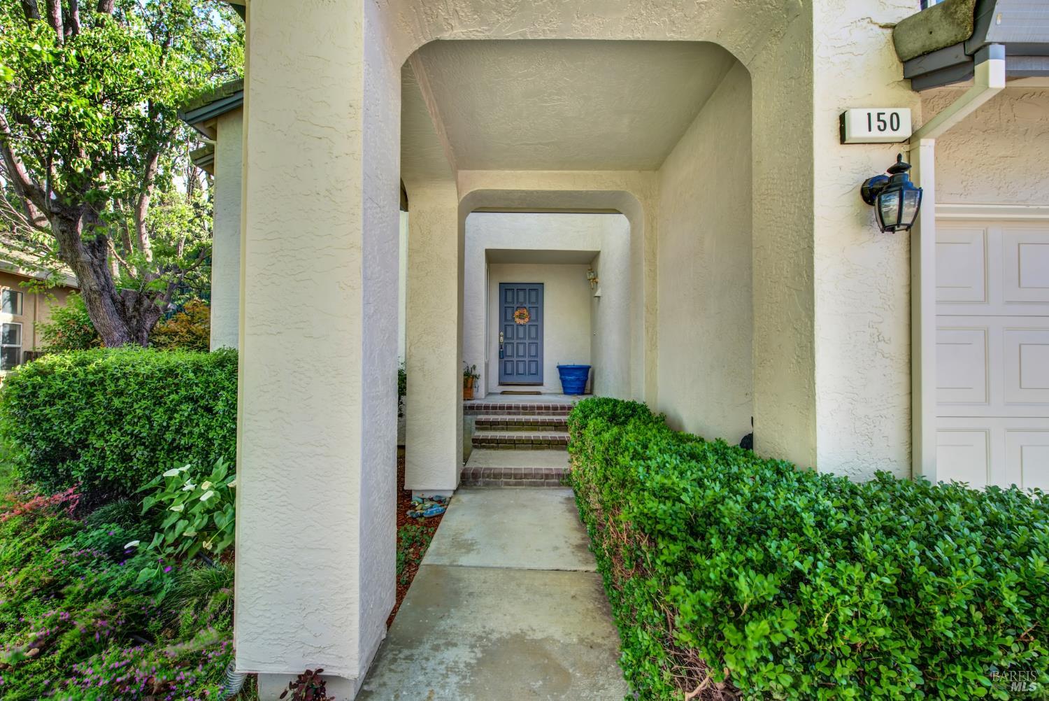 Detail Gallery Image 15 of 75 For 150 Deerglen Cir, Vacaville,  CA 95687 - 5 Beds | 3 Baths