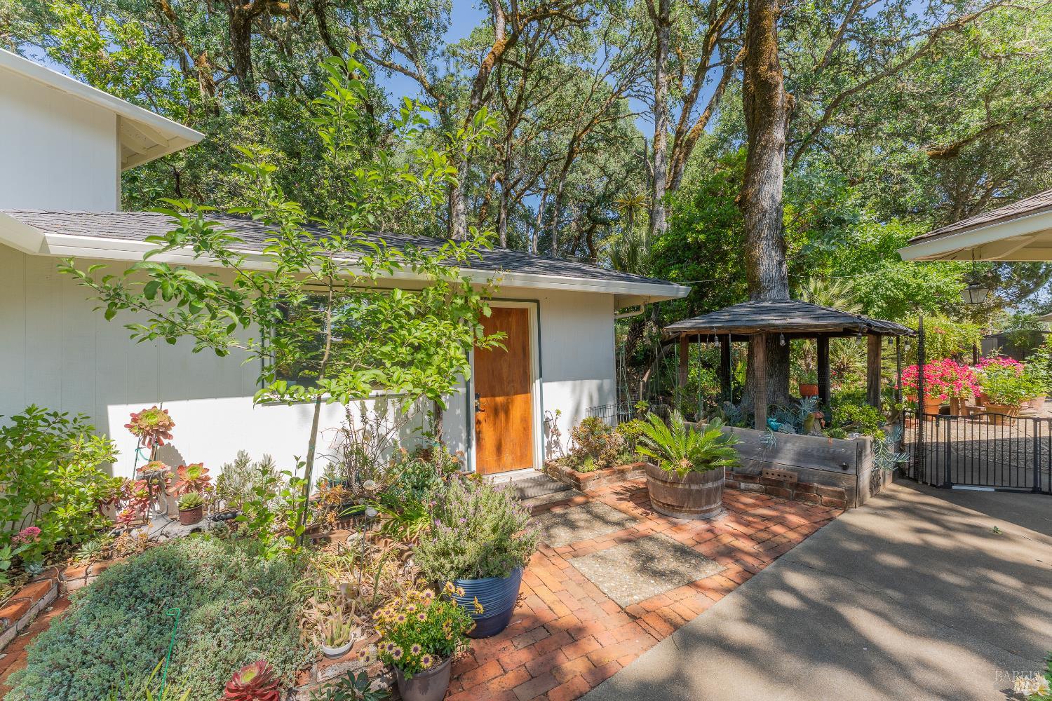 Detail Gallery Image 23 of 39 For 925 Knob Hill Rd, Ukiah,  CA 95482 - 3 Beds | 2 Baths