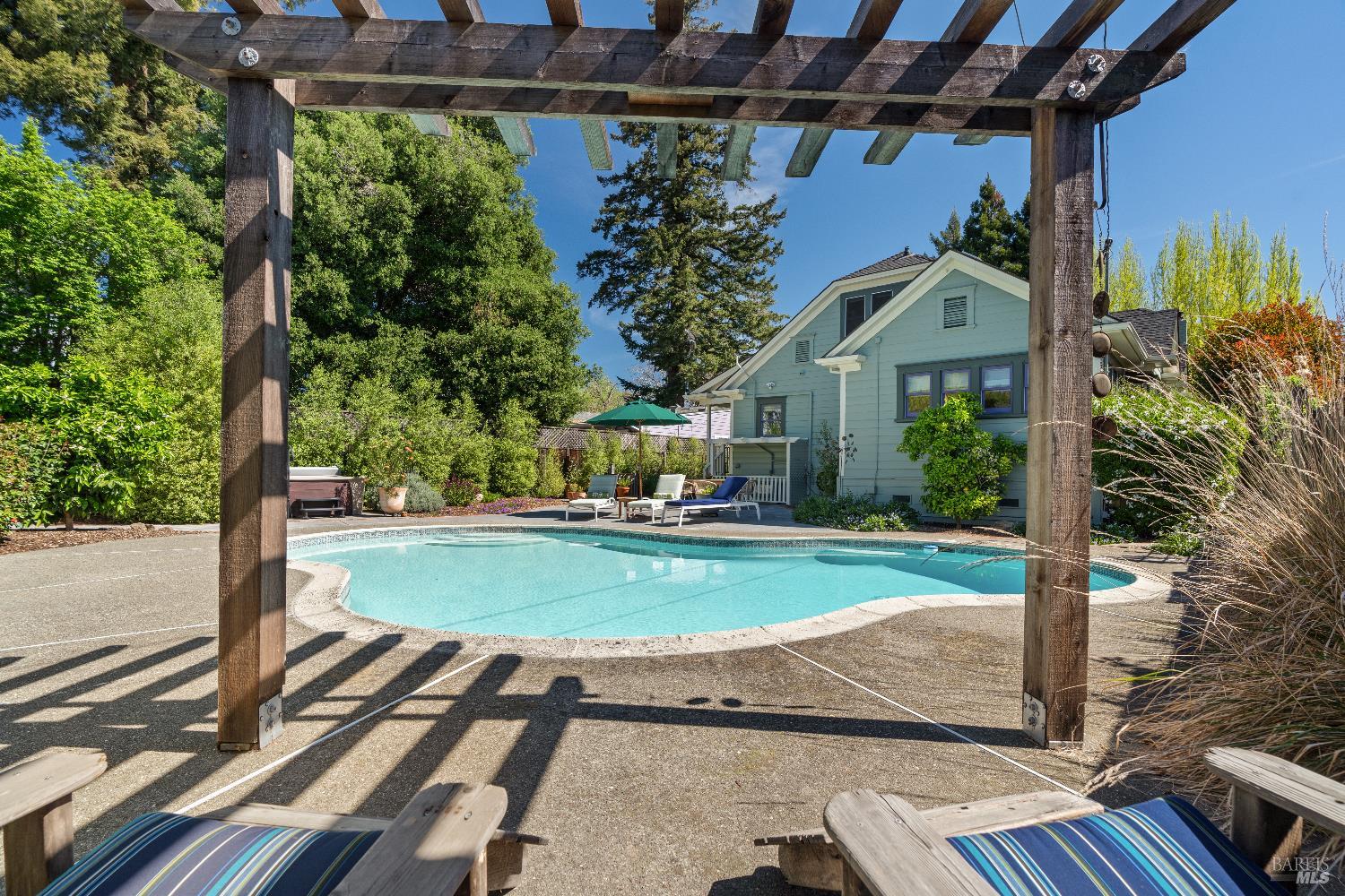 Detail Gallery Image 33 of 41 For 915 St Helena Ave, Santa Rosa,  CA 95404 - 4 Beds | 2/1 Baths