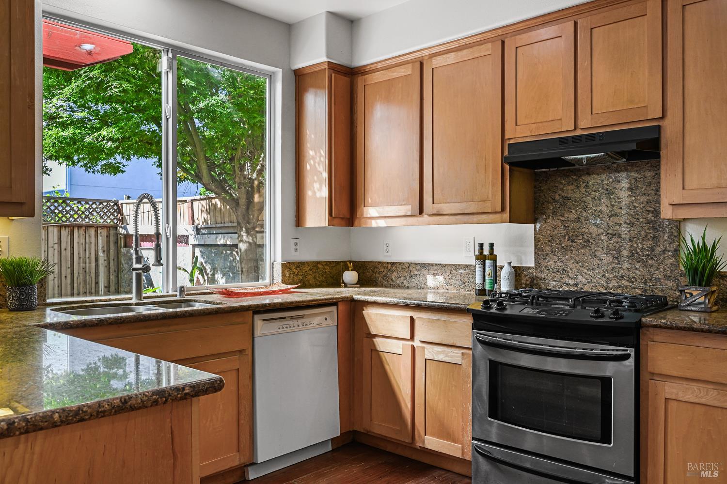 Detail Gallery Image 21 of 51 For 2824 Elk Ln, Santa Rosa,  CA 95407 - 4 Beds | 2/1 Baths