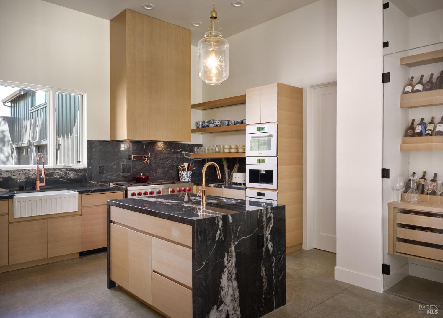 Detail Gallery Image 17 of 44 For 247 Fisher Ln, Sonoma,  CA 95476 - 5 Beds | 6/2 Baths