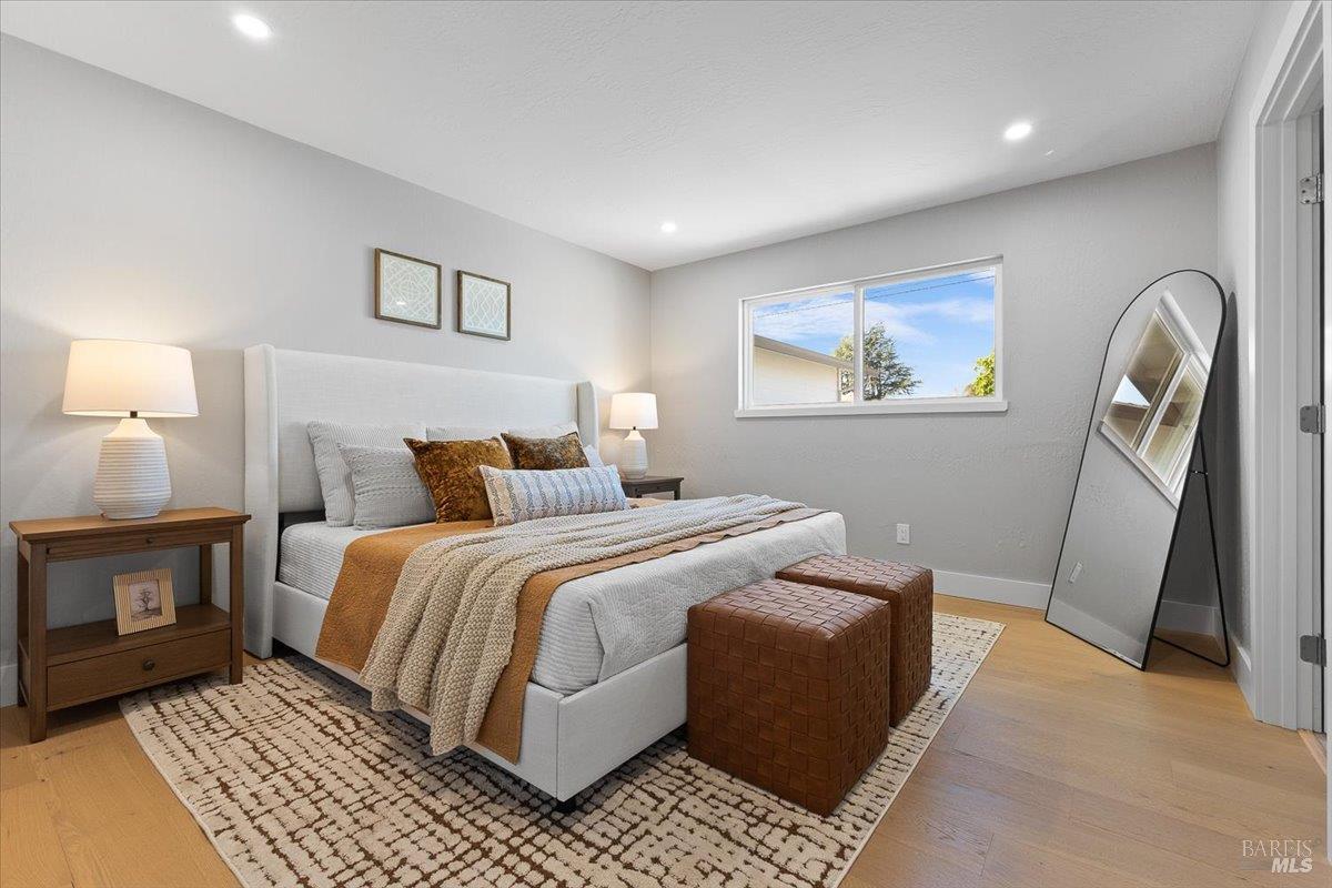 Detail Gallery Image 19 of 37 For 1622 Weaverly Dr, Petaluma,  CA 94954 - 3 Beds | 3 Baths