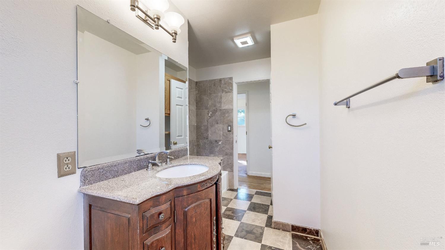 Detail Gallery Image 16 of 34 For 4872 Canyon Dr, Santa Rosa,  CA 95409 - 4 Beds | 2 Baths