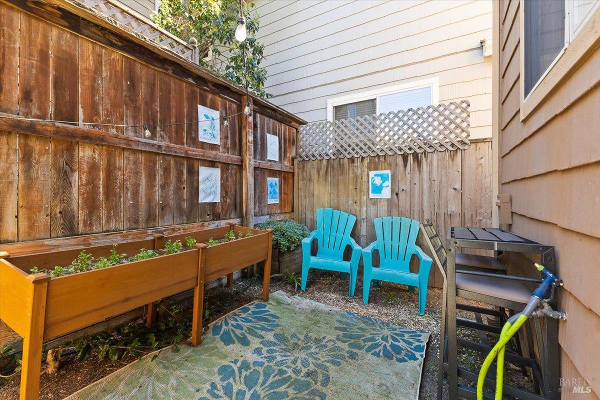 Detail Gallery Image 12 of 24 For 1028 Addison Cir, Petaluma,  CA 94952 - 3 Beds | 2/1 Baths