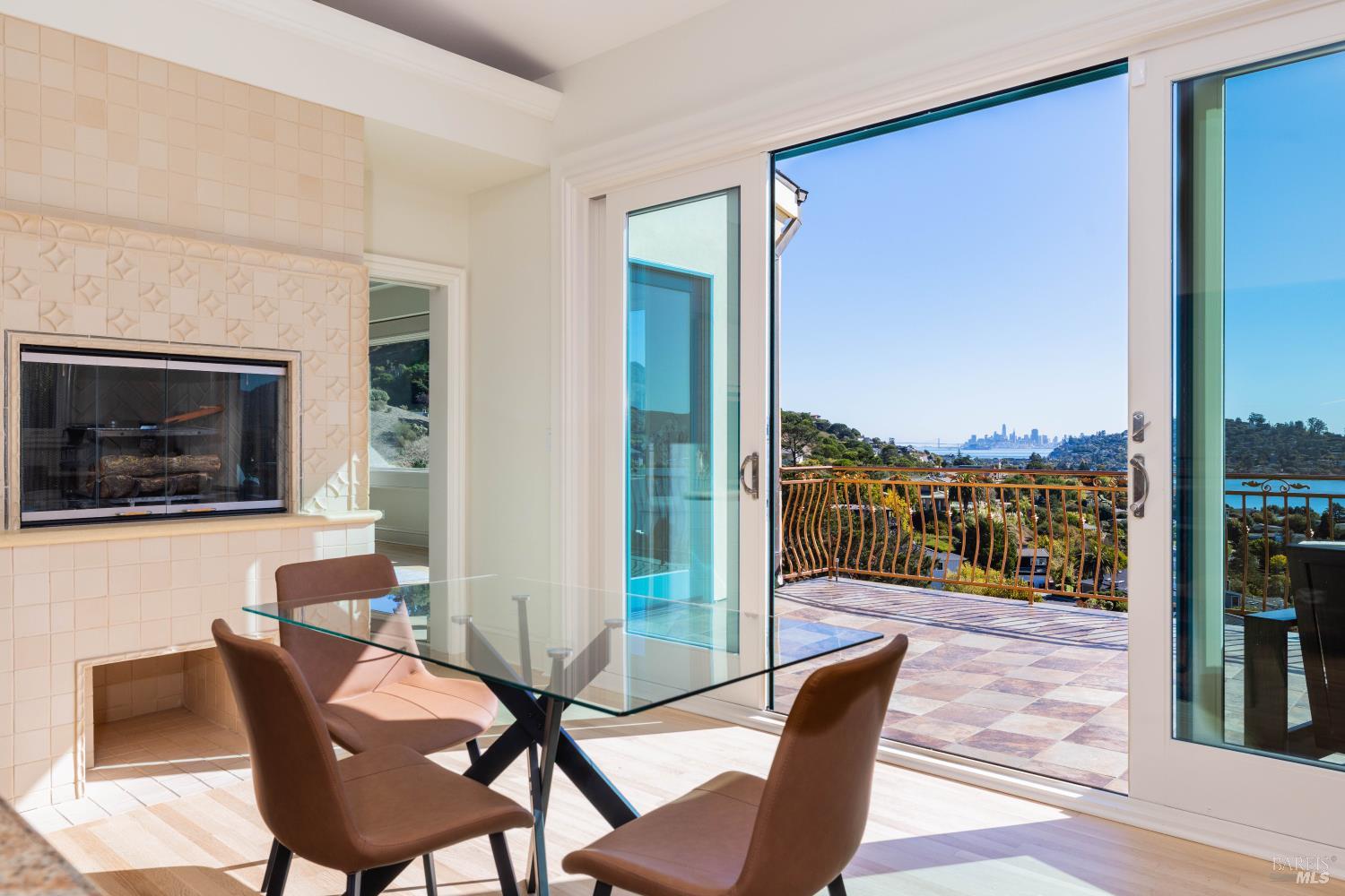 Detail Gallery Image 6 of 41 For 9 Francisco Vista Ct, Tiburon,  CA 94920 - 5 Beds | 4/2 Baths