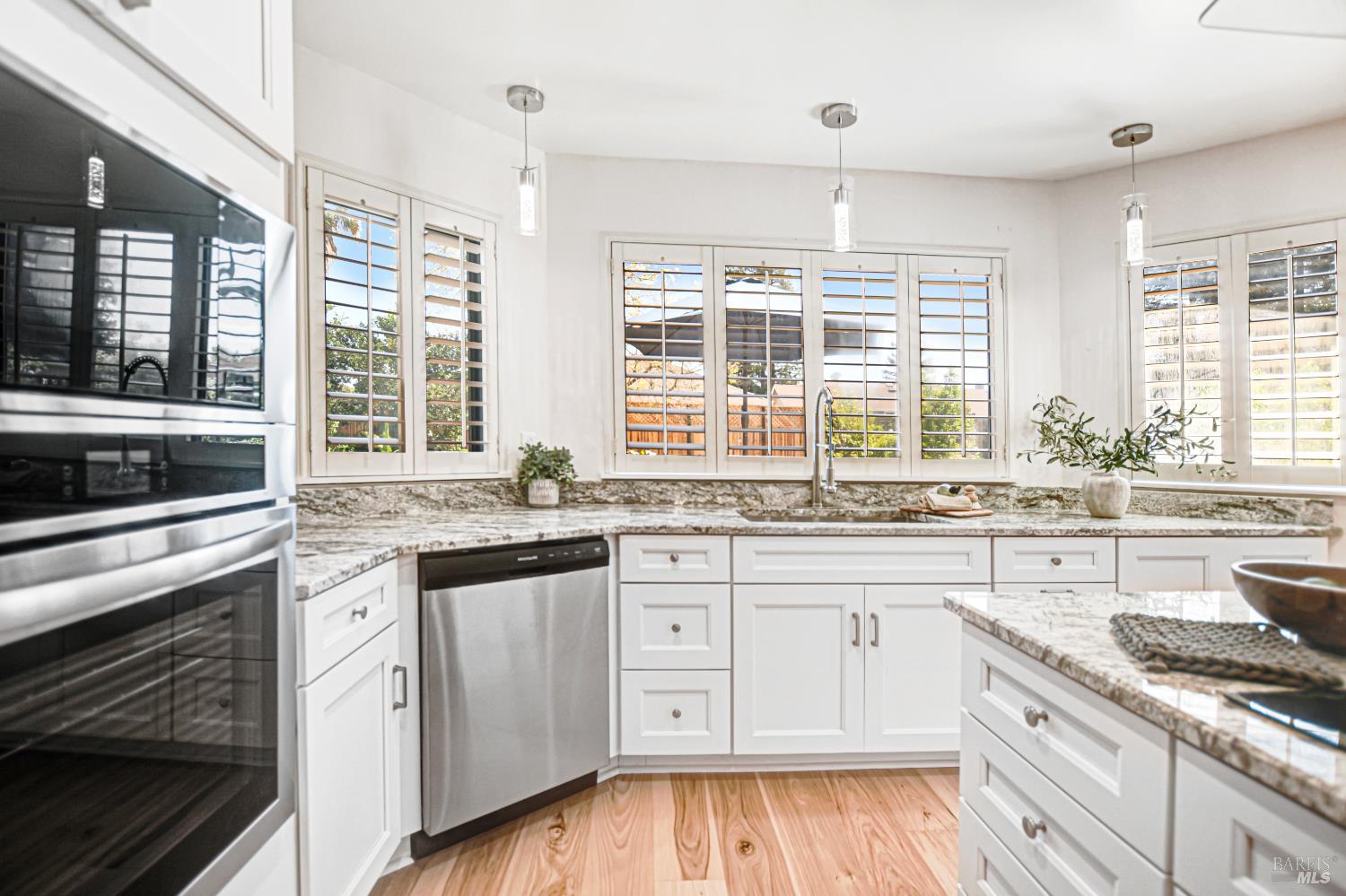 Detail Gallery Image 12 of 65 For 186 Barrio Way, Windsor,  CA 95492 - 3 Beds | 2 Baths