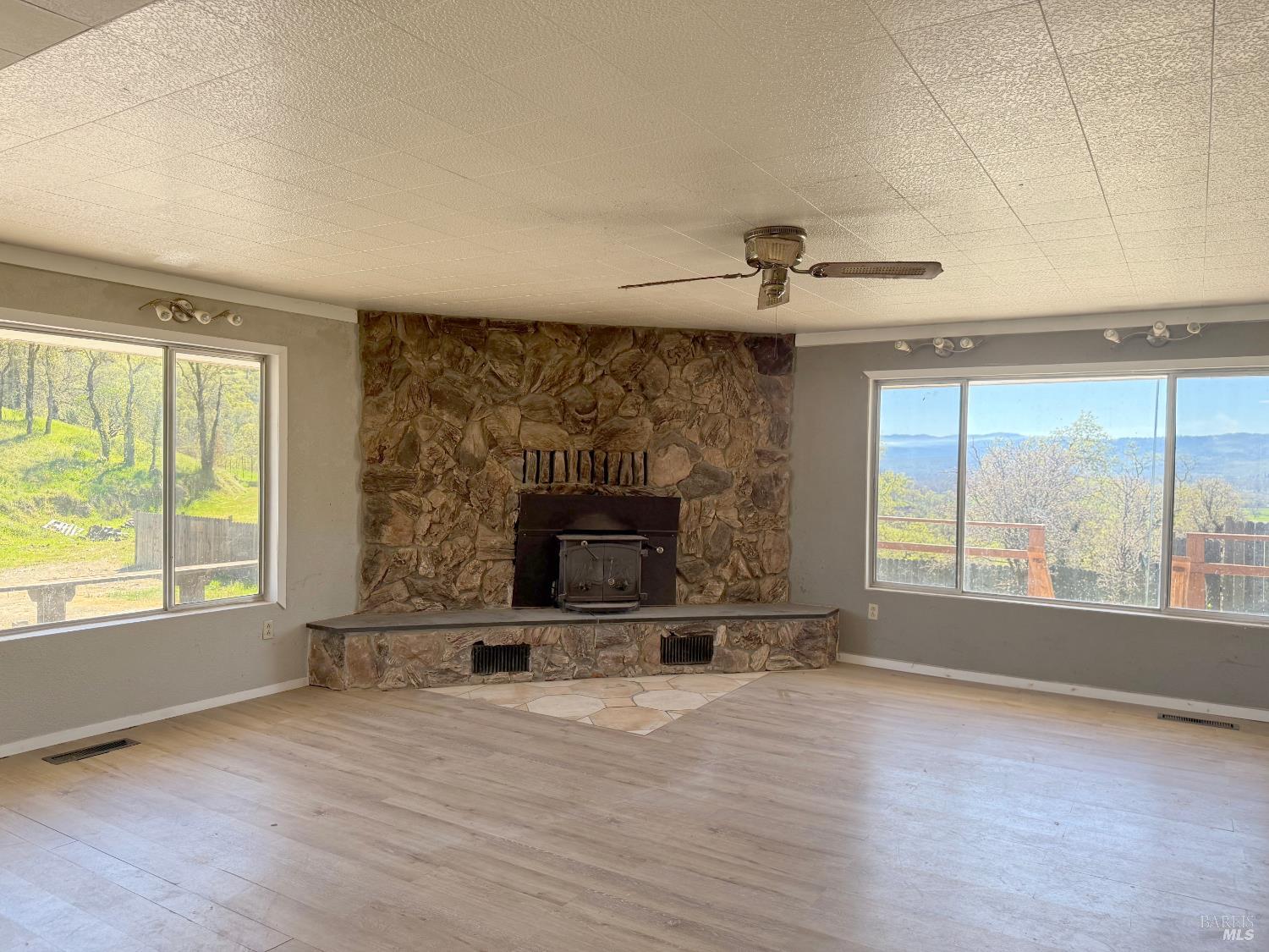 Detail Gallery Image 6 of 32 For 27150 Mendocino Pass Rd, Covelo,  CA 95428 - 2 Beds | 2 Baths