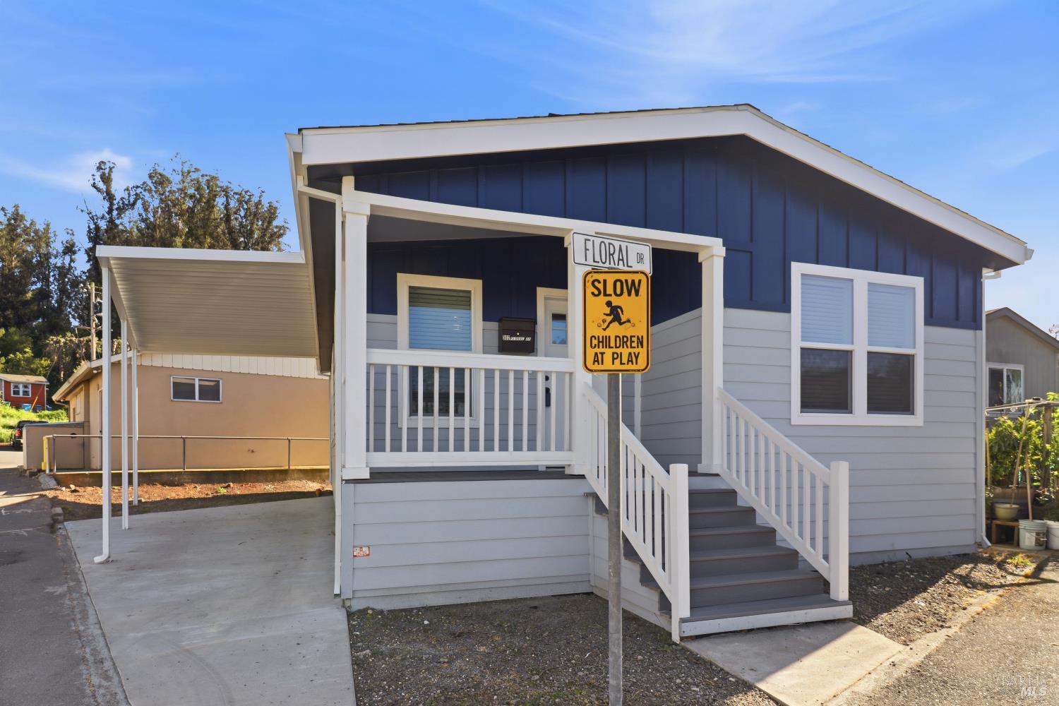 Detail Gallery Image 4 of 27 For 302 Floral Dr, Cotati,  CA 94931 - 2 Beds | 2 Baths