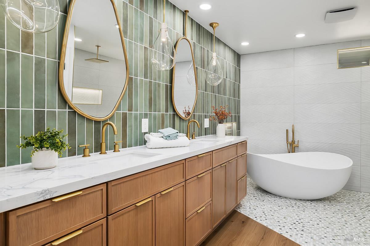 Detail Gallery Image 45 of 93 For 36 Capilano Dr, Novato,  CA 94949 - 5 Beds | 4/1 Baths