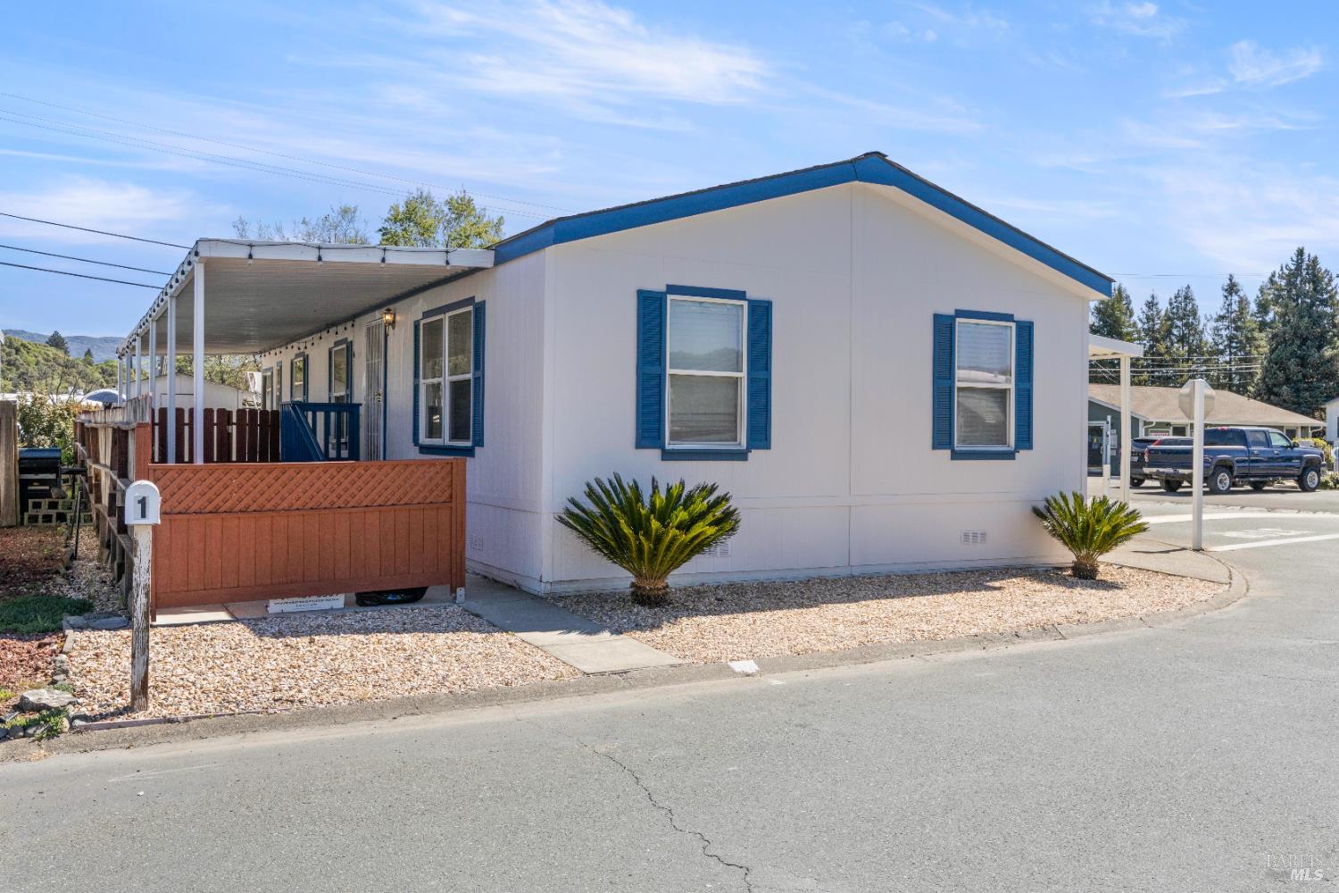 Detail Gallery Image 3 of 34 For 3900 N State St 1, Ukiah,  CA 95482 - 3 Beds | 2 Baths