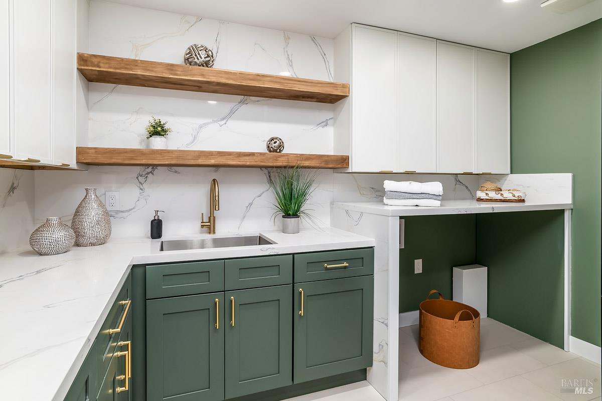 Detail Gallery Image 70 of 93 For 36 Capilano Dr, Novato,  CA 94949 - 5 Beds | 4/1 Baths