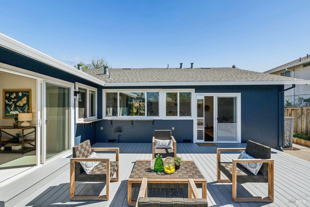 Detail Gallery Image 34 of 47 For 1619 Oneel Dr, Petaluma,  CA 94954 - 3 Beds | 2 Baths