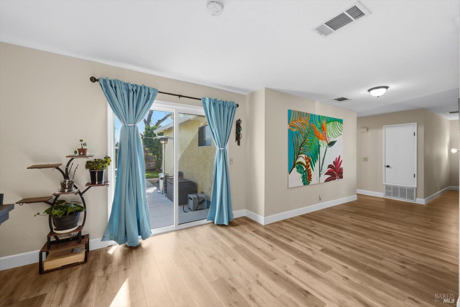 Detail Gallery Image 33 of 76 For 427 Temple Dr, Vacaville,  CA 95687 - 3 Beds | 2 Baths