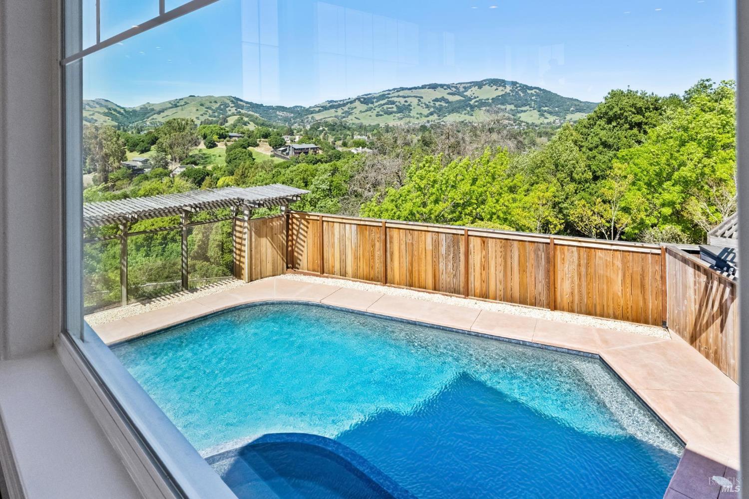 Detail Gallery Image 22 of 99 For 40 Miwok Dr, Novato,  CA 94947 - 5 Beds | 4/1 Baths