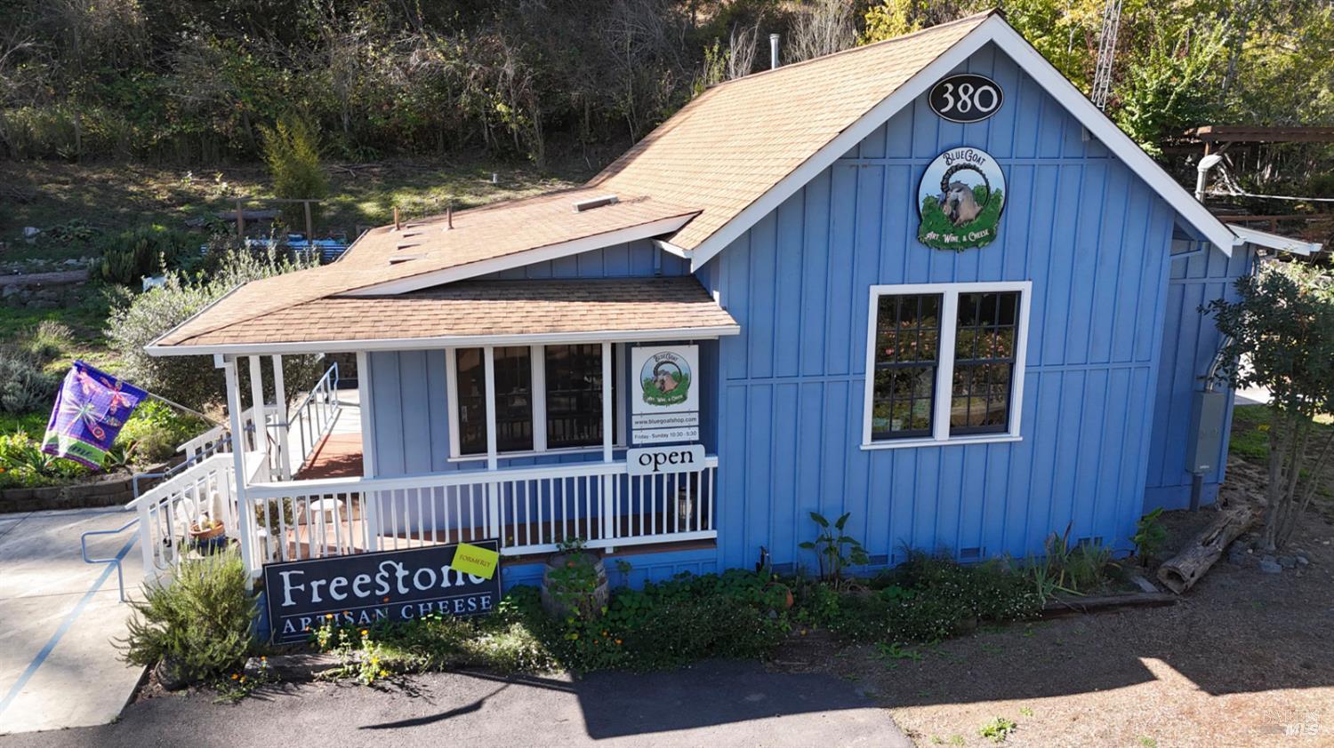 Detail Gallery Image 3 of 59 For 380 Bohemian Hwy, Freestone,  CA 95472 - 2 Beds | 2 Baths